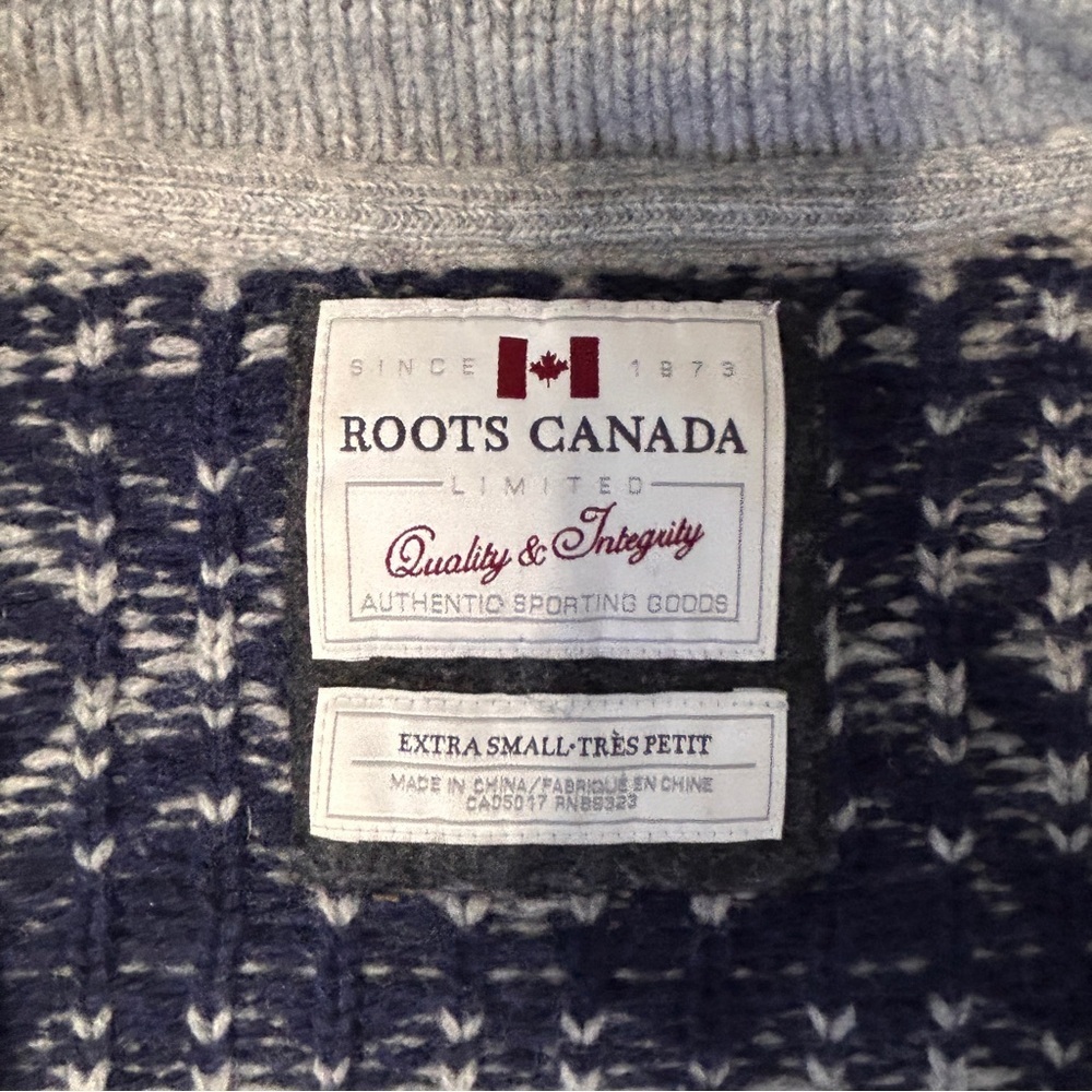 Roots Women’s XS Wool Blend Zip Cardigan Grey and Blue Fair Iles pattern Warm - Picture 6 of 12